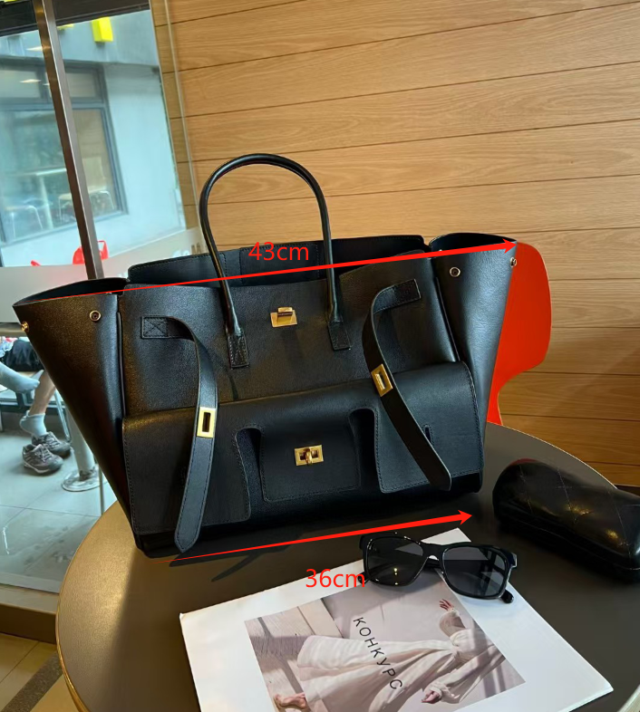 Sophisticated Leather Tote - Image 10