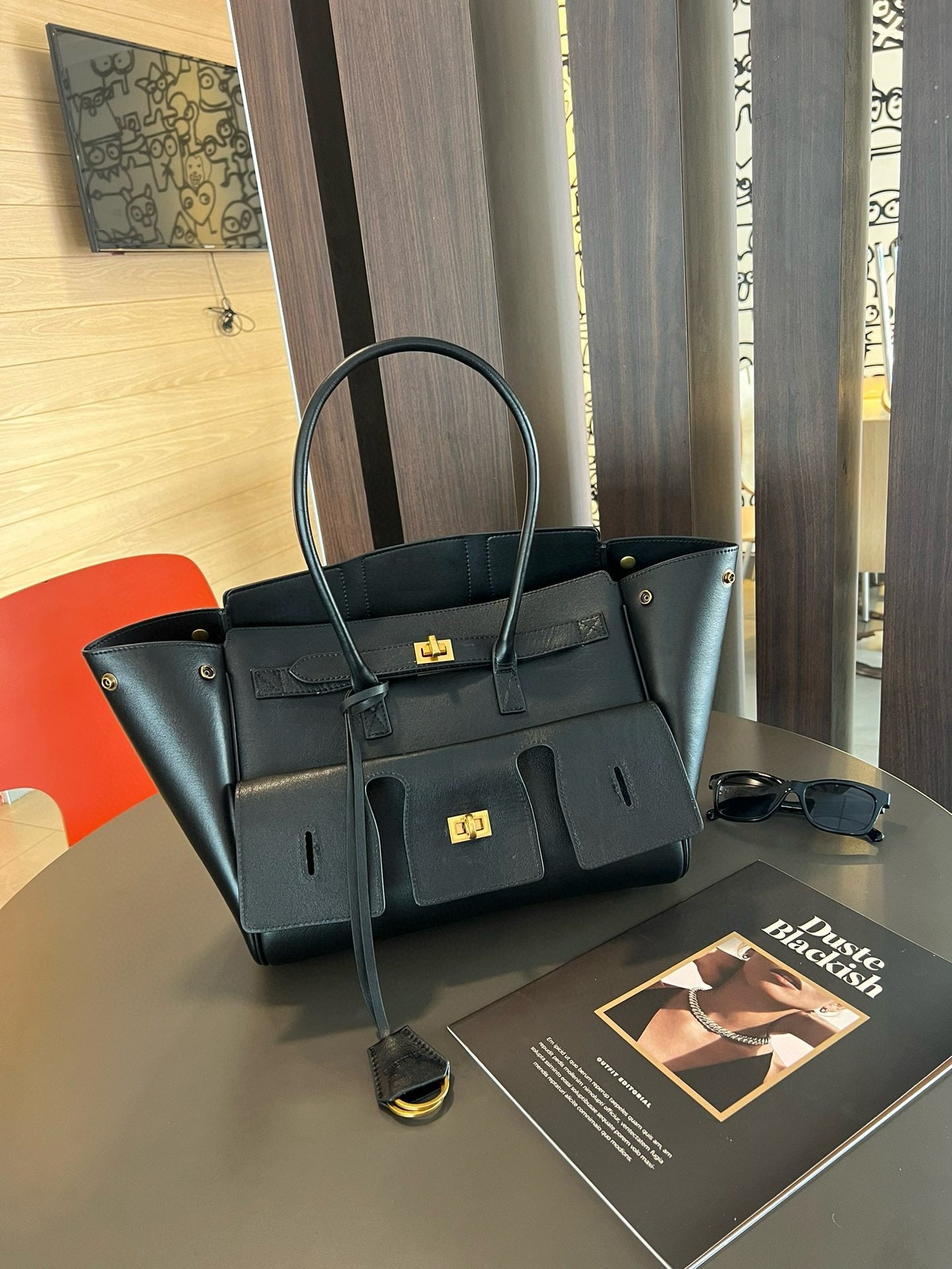 Sophisticated Leather Tote - Image 12