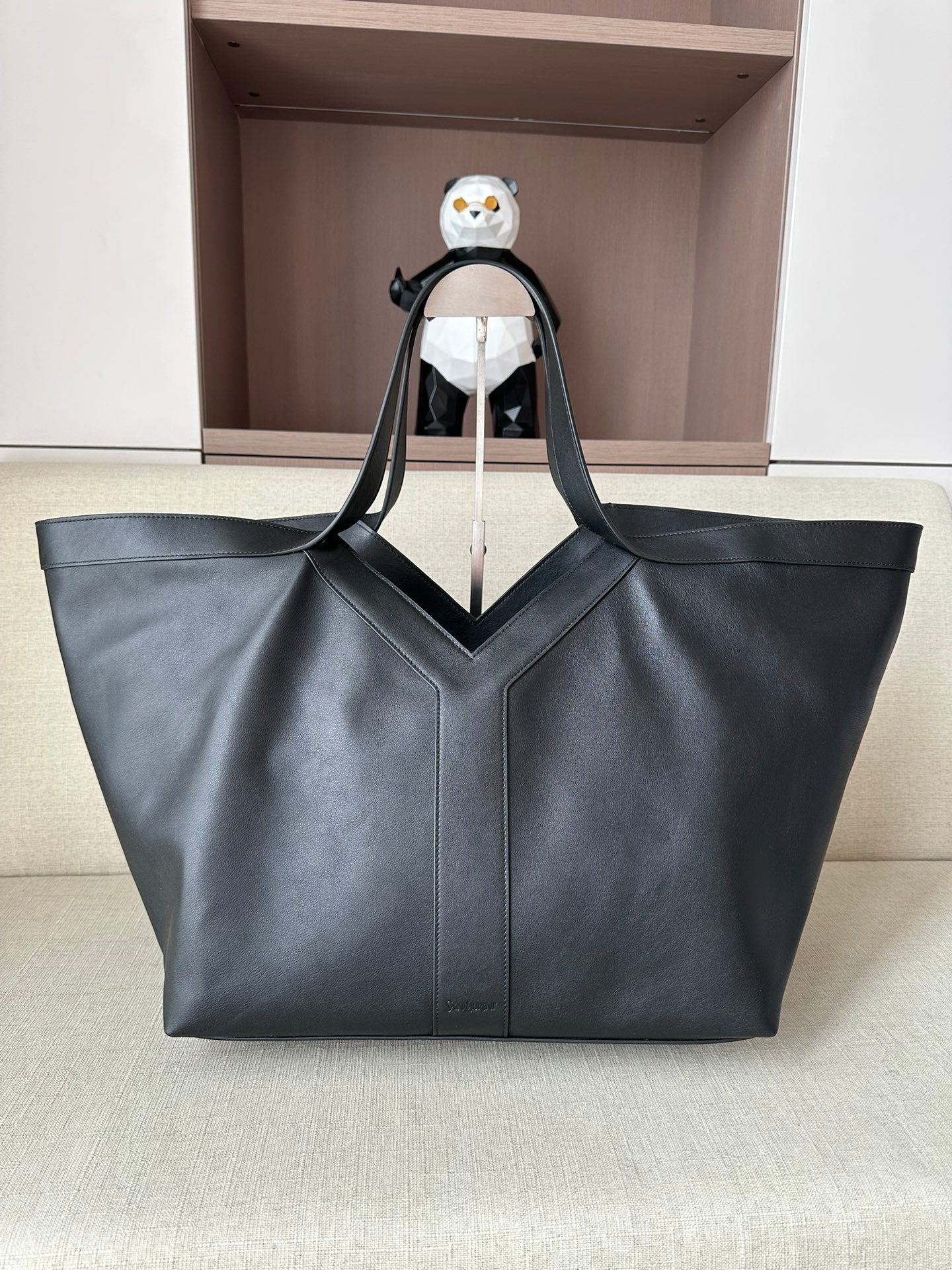 V Cowhide Leather Tote bag - Image 2