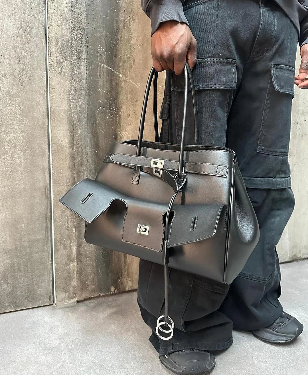 Sophisticated Leather Tote - Image 5