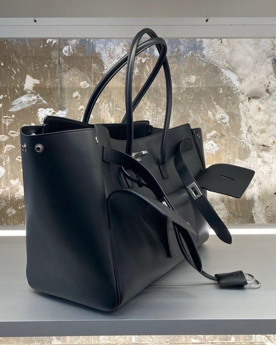 Sophisticated Leather Tote - Image 11