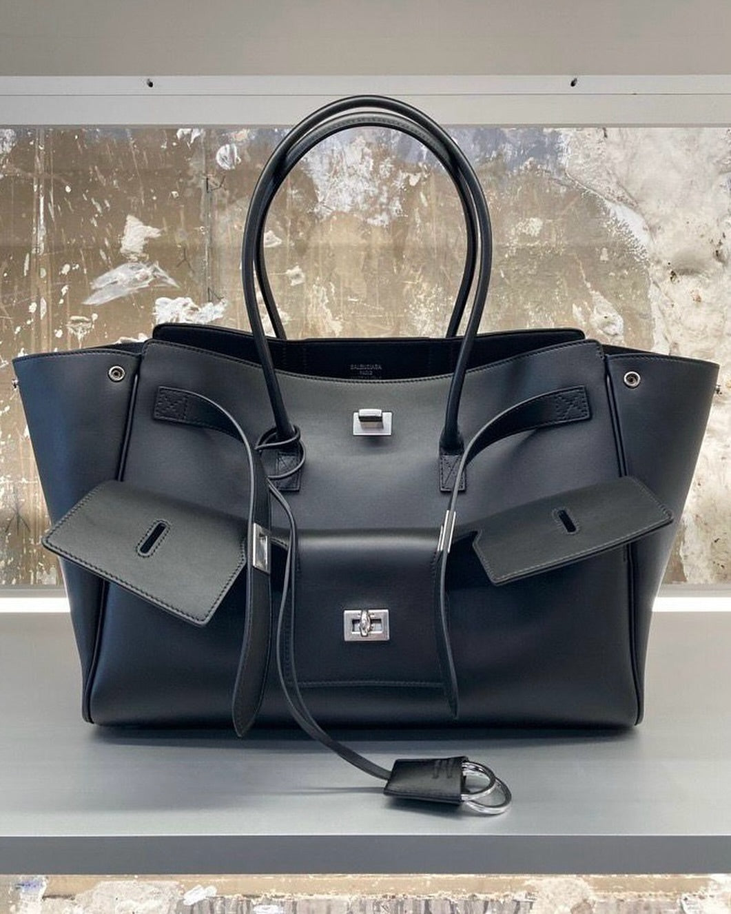 Sophisticated Leather Tote - Image 8