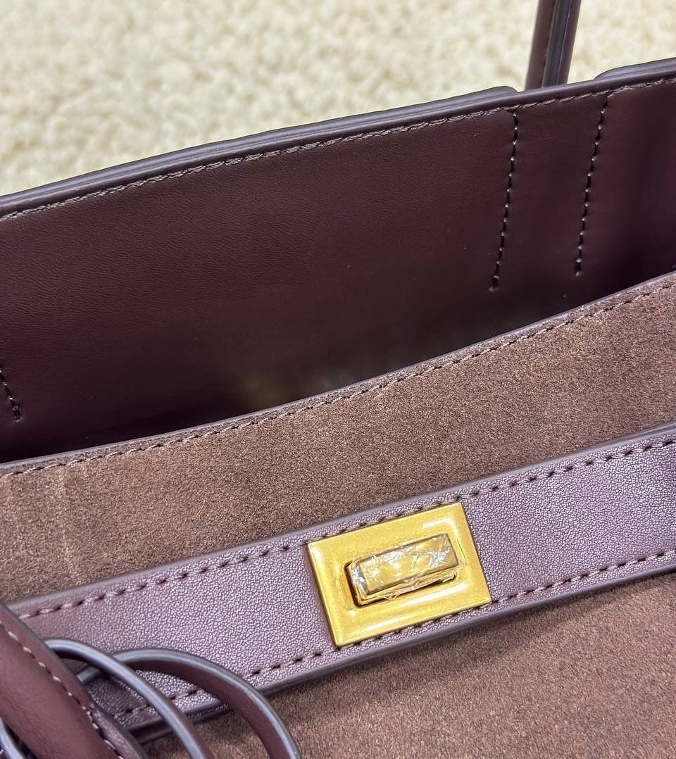Sophisticated Large suede Tote - Image 7