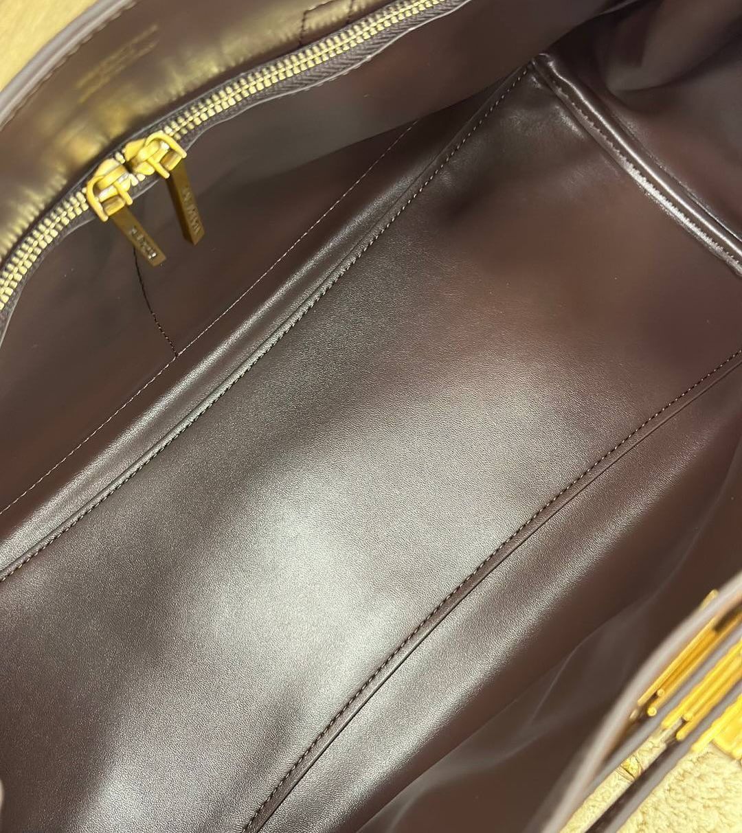 Sophisticated Large suede Tote - Image 6
