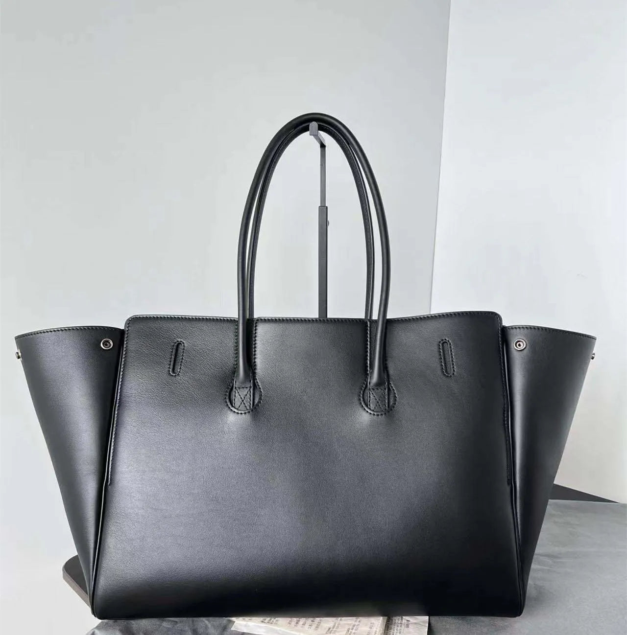 Sophisticated Leather Tote - Image 2