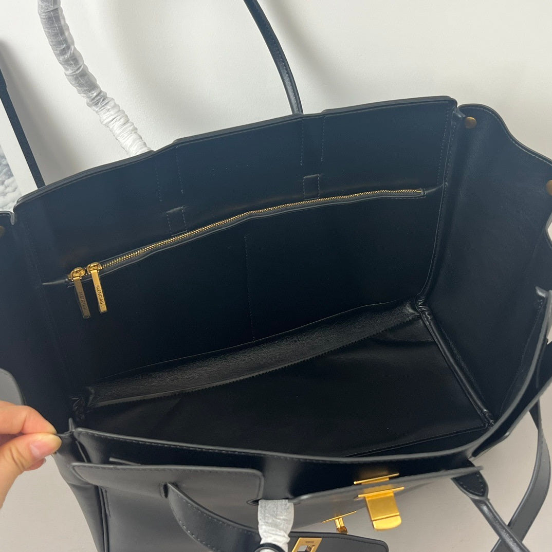 Sophisticated Leather Tote - Image 9
