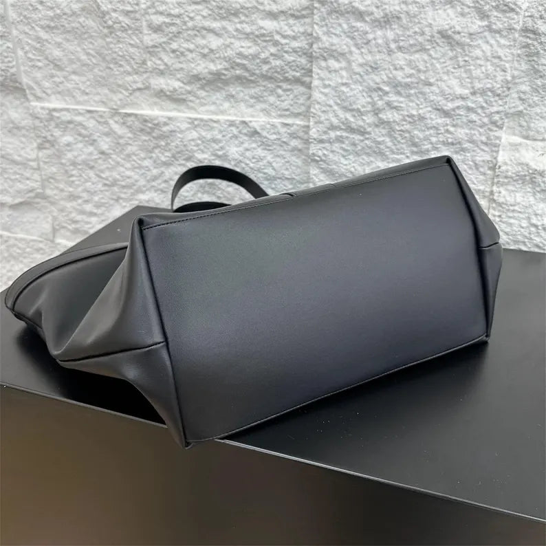 V Cowhide Leather Tote bag - Image 8
