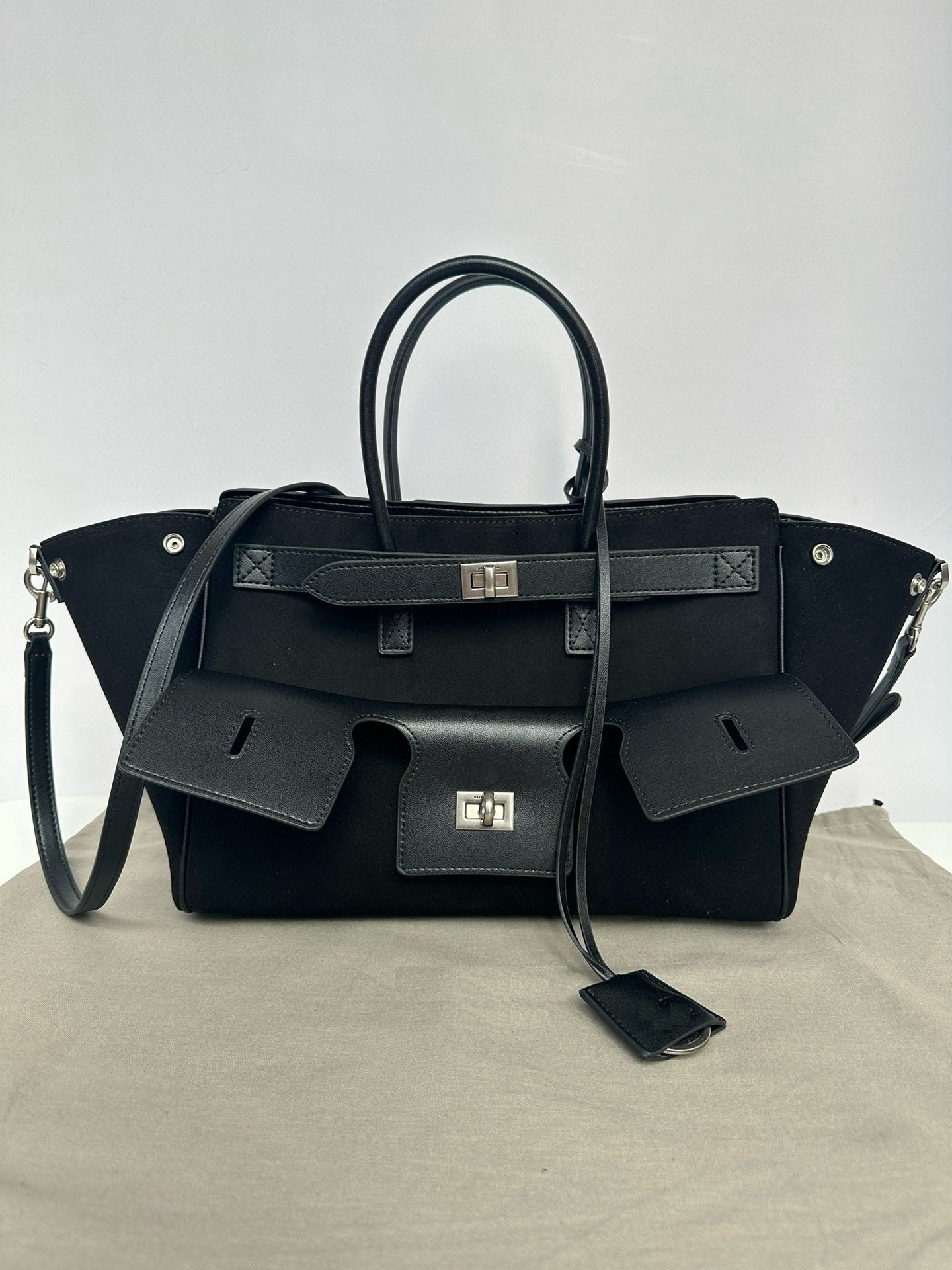 Sophisticated Large suede Tote - Image 9